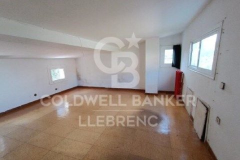Сasa de 4 dormitorios en venta en Barcelona, Cataluña, Spain № 7931 - foto 4
