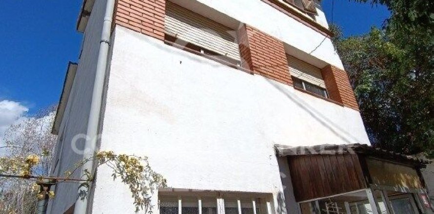 Сasa de 4 dormitorios en venta en Barcelona, Cataluña, Spain № 7931