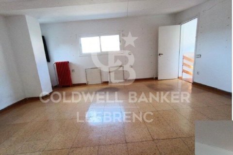 Сasa de 4 dormitorios en venta en Barcelona, Cataluña, Spain № 7931 - foto 5