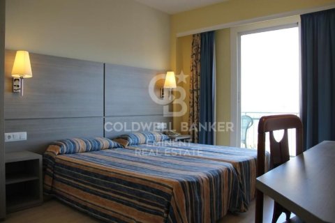 Hotel de 2000 m² en venta en Calella, Barcelona, Cataluña, Spain № 7933 - foto 2