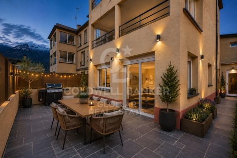 Apartamento de 4 dormitorios en venta en Cataluña, Spain № 7929