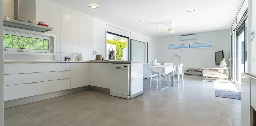 Сasa de 3 dormitorios en venta en Cataluña, Spain № 7635