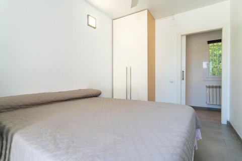 Сasa de 3 dormitorios en venta en Cataluña, Spain № 7635 - foto 30