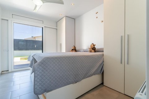 Сasa de 3 dormitorios en venta en Cataluña, Spain № 7635 - foto 23