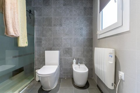 Сasa de 3 dormitorios en venta en Cataluña, Spain № 7635 - foto 20