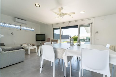 Сasa de 3 dormitorios en venta en Cataluña, Spain № 7635 - foto 9