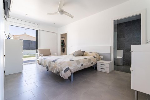 Сasa de 3 dormitorios en venta en Cataluña, Spain № 7635 - foto 17