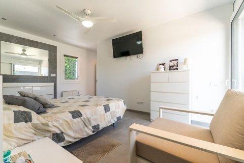 Сasa de 3 dormitorios en venta en Cataluña, Spain № 7635 - foto 19