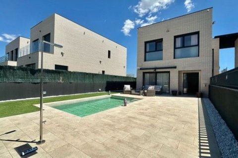 4 bedrooms house for sale in Catalonia, Spain № 7636 - photo 2