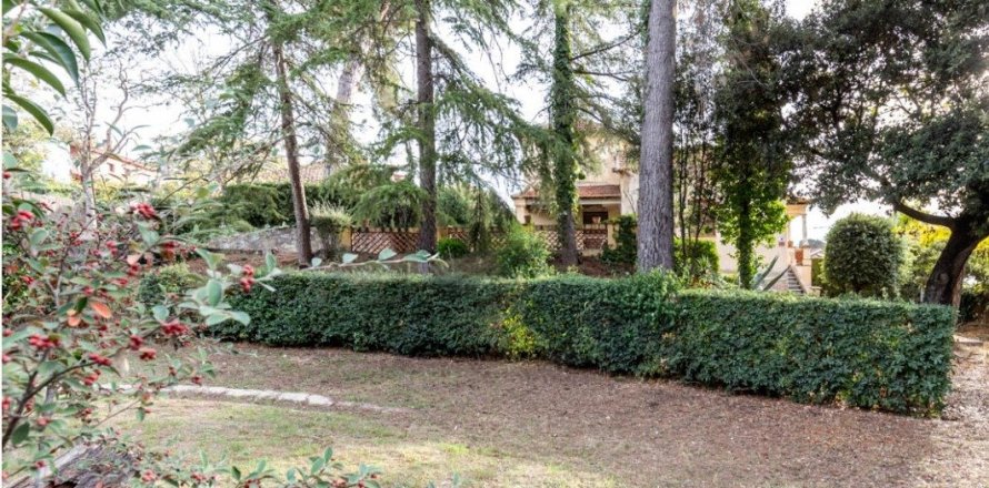 Parcela en venta en Sant Cugat del Vallès, Barcelona, Cataluña, Spain № 1329