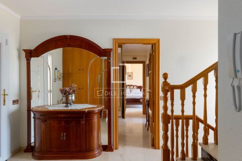 Villa de 4 dormitorios en venta en Cabrils, Barcelona, Cataluña, Spain № 4471 - foto 10