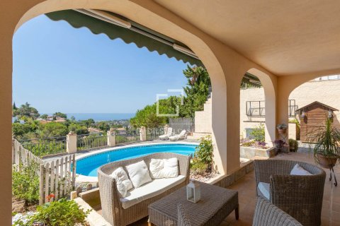 Villa de 4 dormitorios en venta en Cabrils, Barcelona, Cataluña, Spain № 4471