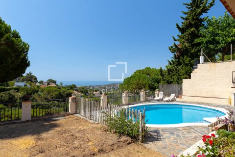 Villa de 4 dormitorios en venta en Cabrils, Barcelona, Cataluña, Spain № 4471 - foto 4