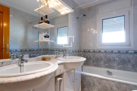 Villa de 4 dormitorios en venta en Cabrils, Barcelona, Cataluña, Spain № 4471 - foto 25