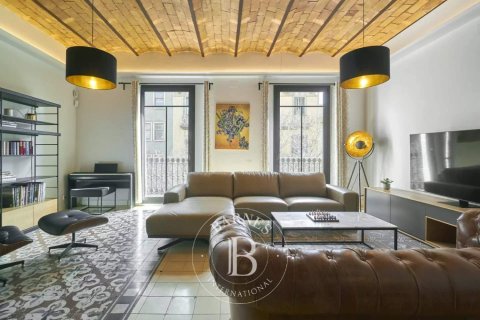 Apartamento de 3 dormitorios en venta en Eixample, Barcelona, Cataluña, Spain № 2474 - foto 3