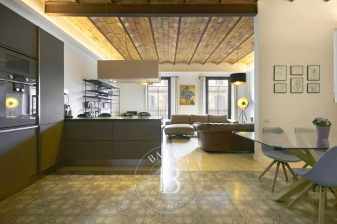 Apartamento de 3 dormitorios en venta en Eixample, Barcelona, Cataluña, Spain № 2474