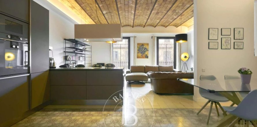 Apartamento de 3 dormitorios en venta en Eixample, Barcelona, Cataluña, Spain № 2474