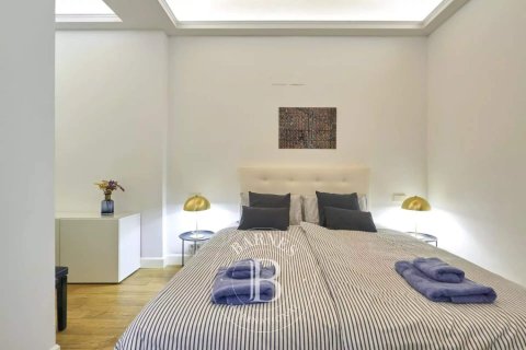 Apartamento de 3 dormitorios en venta en Eixample, Barcelona, Cataluña, Spain № 2474 - foto 12