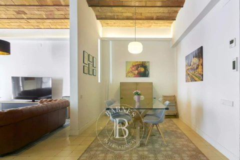Apartamento de 3 dormitorios en venta en Eixample, Barcelona, Cataluña, Spain № 2474 - foto 2