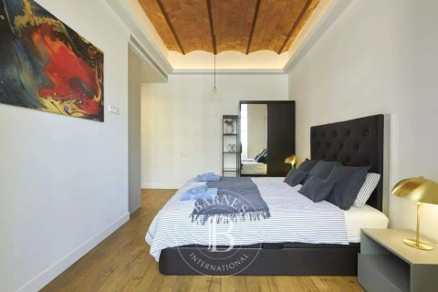 Apartamento de 3 dormitorios en venta en Eixample, Barcelona, Cataluña, Spain № 2474 - foto 8