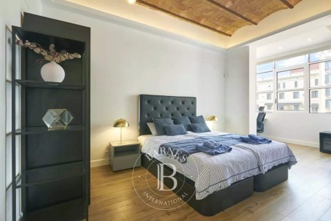 Apartamento de 3 dormitorios en venta en Eixample, Barcelona, Cataluña, Spain № 2474 - foto 7