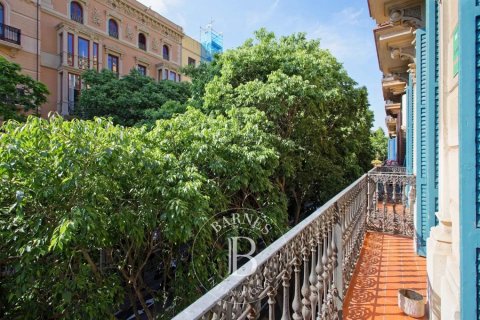 Apartamento de 3 dormitorios en venta en Eixample, Barcelona, Cataluña, Spain № 2473 - foto 18