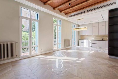 Apartamento de 3 dormitorios en venta en Eixample, Barcelona, Cataluña, Spain № 2473