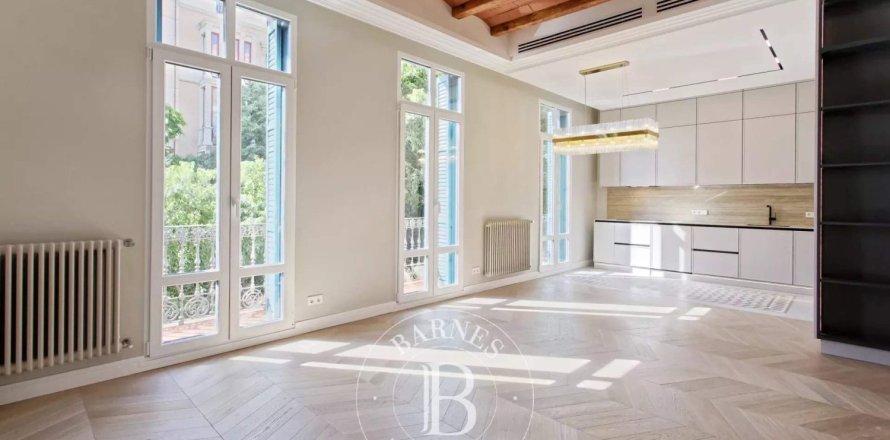 Apartamento de 3 dormitorios en venta en Eixample, Barcelona, Cataluña, Spain № 2473