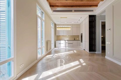 Apartamento de 3 dormitorios en venta en Eixample, Barcelona, Cataluña, Spain № 2473 - foto 12