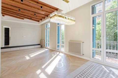 Apartamento de 3 dormitorios en venta en Eixample, Barcelona, Cataluña, Spain № 2473 - foto 24