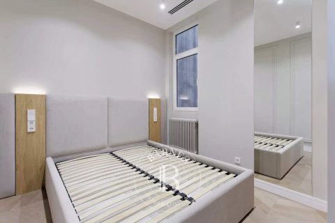 Apartamento de 3 dormitorios en venta en Eixample, Barcelona, Cataluña, Spain № 2473 - foto 25