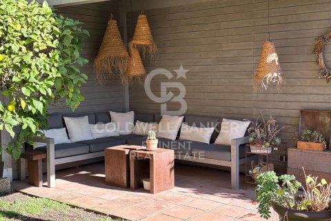 Сasa de 4 dormitorios en venta en Barcelona, Cataluña, Spain № 5250