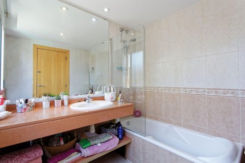 Сasa de 7 dormitorios en venta en Santa Perpetua De Mogoda, Barcelona, Cataluña, Spain № 6964 - foto 30