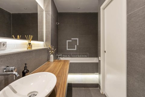 Apartamento de 3 dormitorios en venta en Barcelona, Cataluña, Spain № 4019 - foto 14
