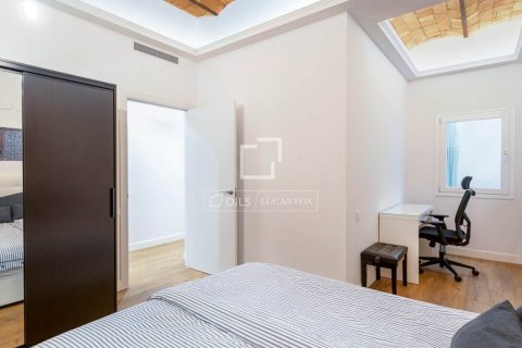 Apartamento de 3 dormitorios en venta en Barcelona, Cataluña, Spain № 4019 - foto 20