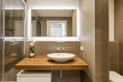 Apartamento de 3 dormitorios en venta en Barcelona, Cataluña, Spain № 4019 - foto 21