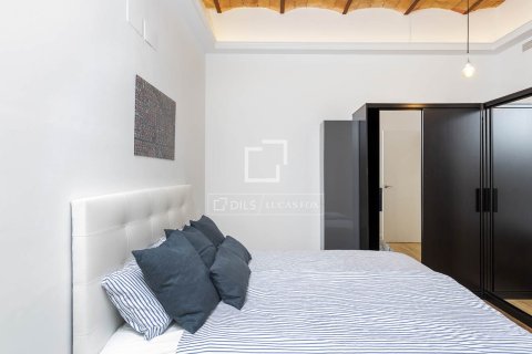 Apartamento de 3 dormitorios en venta en Barcelona, Cataluña, Spain № 4019 - foto 19
