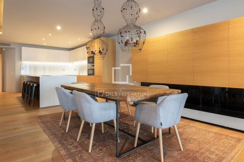 Apartamento de 6 dormitorios en alquiler en Barcelona, Cataluña, Spain № 4524 - foto 24