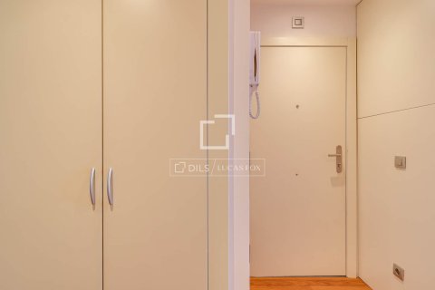 Apartamento de 2 dormitorios en venta en Barcelona, Cataluña, Spain № 6501 - foto 5