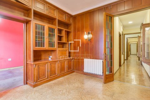 Apartamento de 5 dormitorios en venta en Barcelona, Cataluña, Spain № 6503 - foto 4