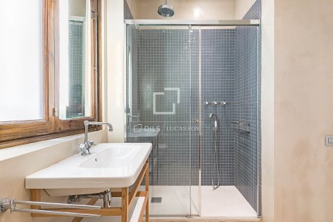 Apartamento de 2 dormitorios en venta en Barcelona, Cataluña, Spain № 6498 - foto 28