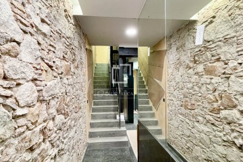 Ático de 2 dormitorios en venta en Barcelona, Cataluña, Spain № 6502 - foto 19