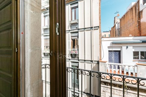 Ático de 2 dormitorios en venta en Barcelona, Cataluña, Spain № 6502 - foto 3