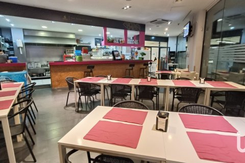 399 sq.m. commercial property for rent in Les Roquetes, Barcelona, Catalonia, Spain № 5130 - photo 4