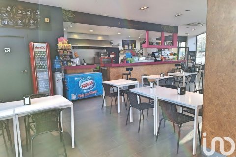 399 sq.m. commercial property for rent in Les Roquetes, Barcelona, Catalonia, Spain № 5130 - photo 7