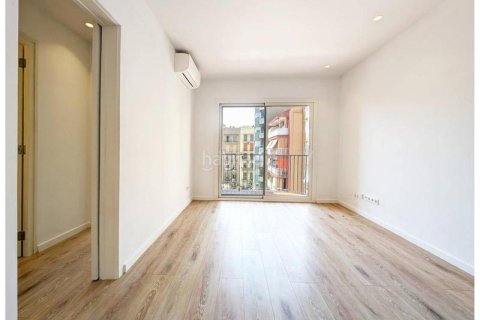 Apartamento de 4 dormitorios en venta en Eixample, Barcelona, Cataluña, Spain № 2521