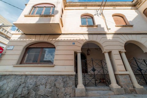 Casa adosada de 6 dormitorios en venta en El Masnou, Barcelona, Cataluña, Spain № 1652 - foto 3