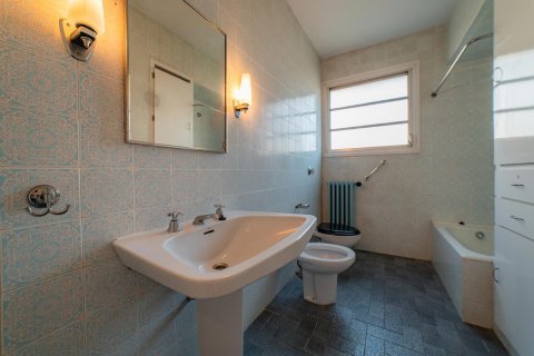 Casa adosada de 6 dormitorios en venta en El Masnou, Barcelona, Cataluña, Spain № 1652 - foto 30
