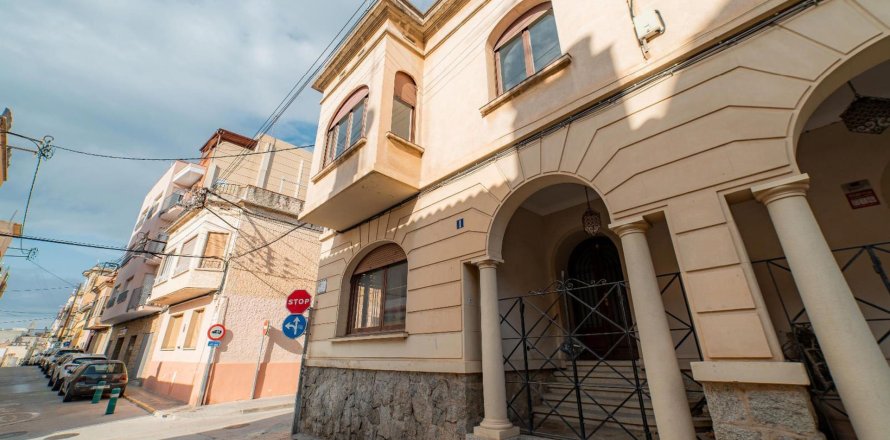 Casa adosada de 6 dormitorios en venta en El Masnou, Barcelona, Cataluña, Spain № 1652