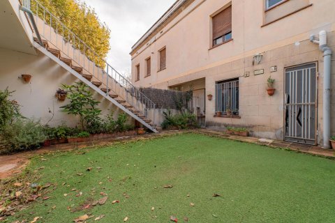 Casa adosada de 6 dormitorios en venta en El Masnou, Barcelona, Cataluña, Spain № 1652 - foto 2